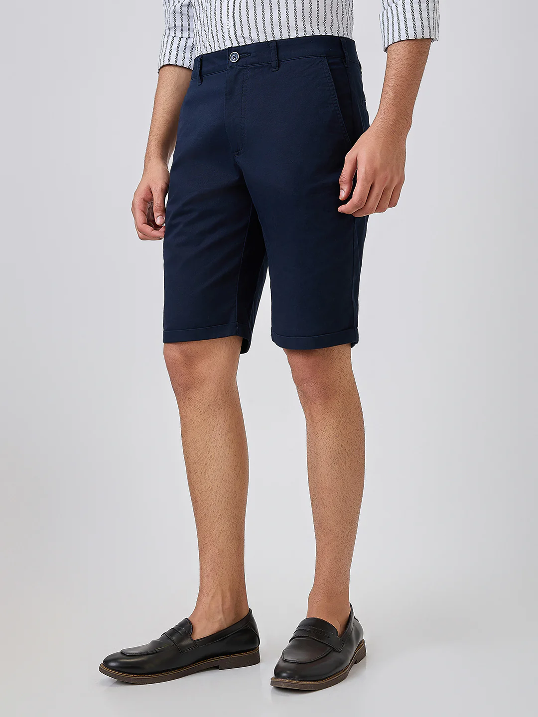 Colorplus Men Blue Twill Regular Fit Cotton Blend Shorts - Image 2