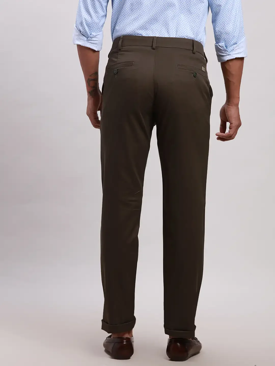 ColorPlus Men Green Tailored Fit Solid Piece Dyed Cotton Trousers - Image 4
