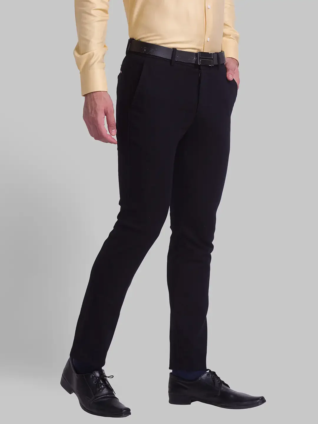 Men Black Neo Classic Fit Solid Cotton Blend Trouser - Image 2