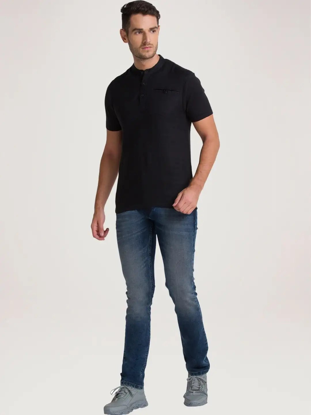 Men Black Regular Fit Solid Linen T-Shirt - Image 2