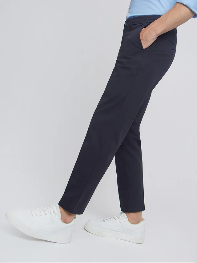 Men Blue Carrot Fit Solid Cotton Blend Trouser - Image 3