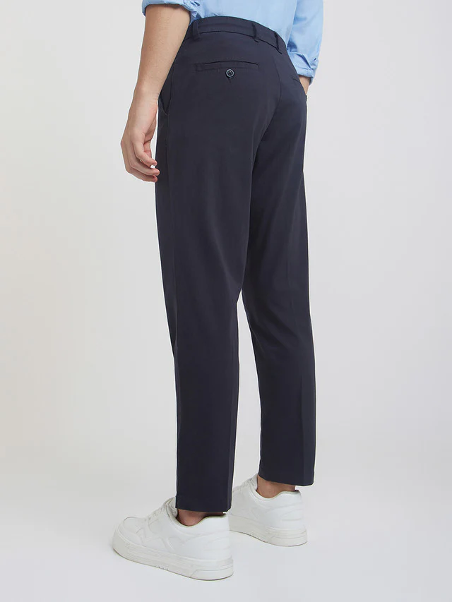 Men Blue Carrot Fit Solid Cotton Blend Trouser - Image 4
