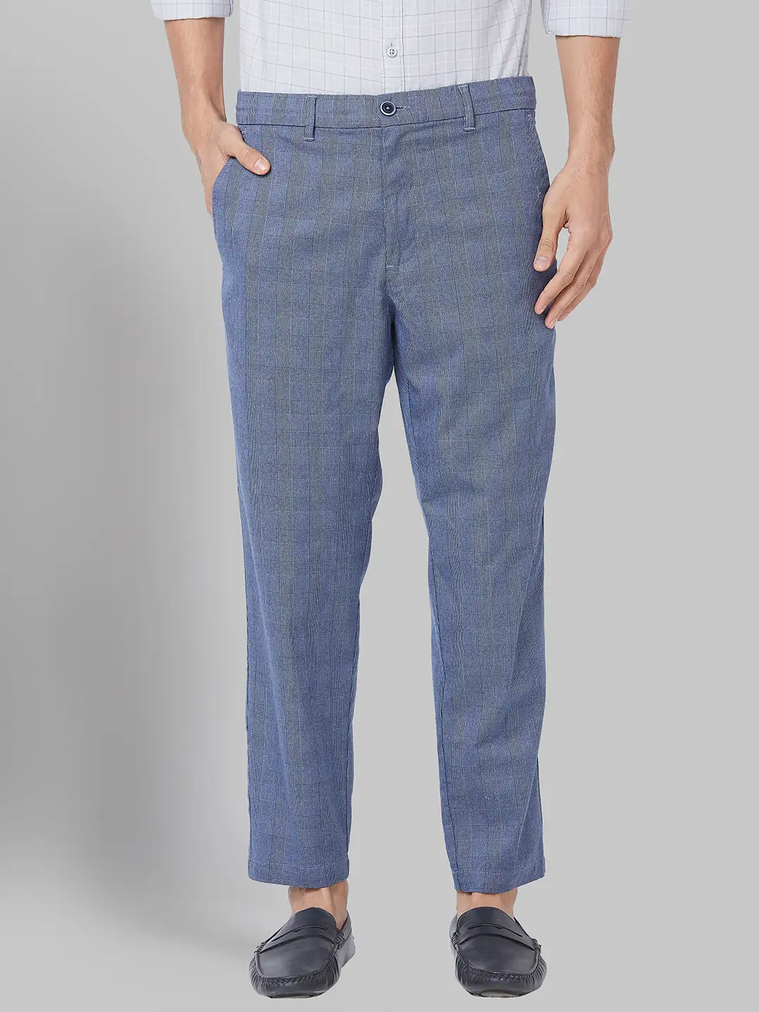 Men Blue Carrot Fit Yarn Dyed Cotton Blend Trouser