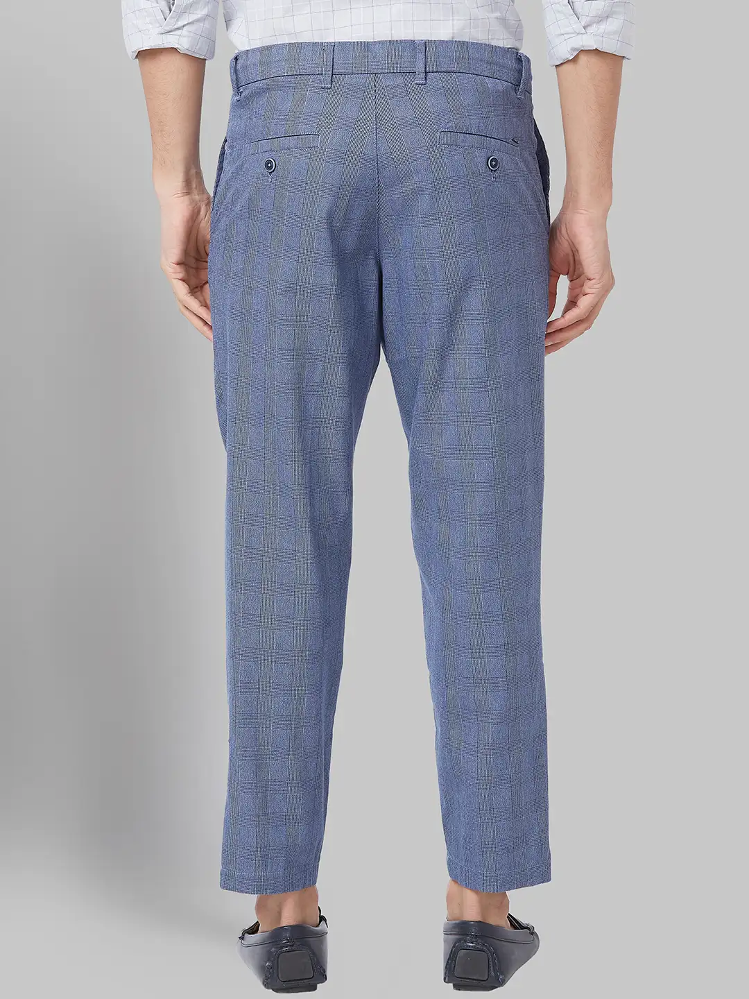 Men Blue Carrot Fit Yarn Dyed Cotton Blend Trouser - Image 4