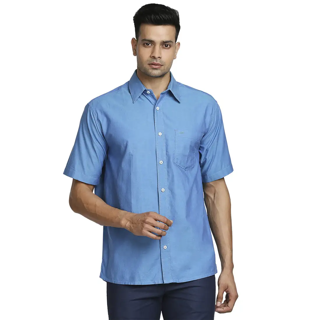 Men Blue Classic Fit Solid Cross Dyed Cotton Half Sleeve Shirts