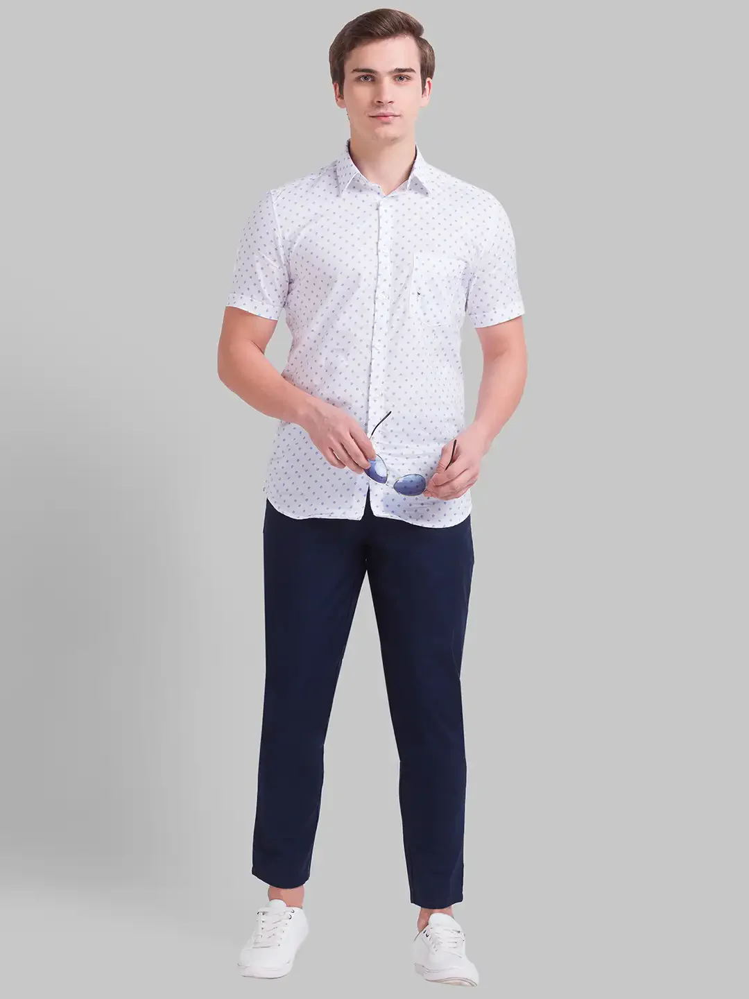 Men Blue Comfort Fit Solid Cotton Blend Trouser - Image 5