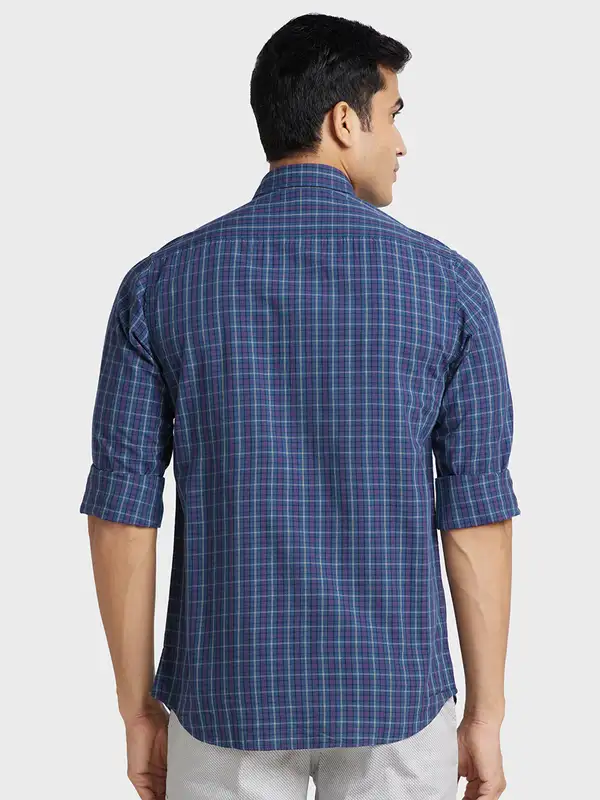 Men Blue Contemporary Fit Checks Cotton Blend Full Sleeve Shirts - Image 4