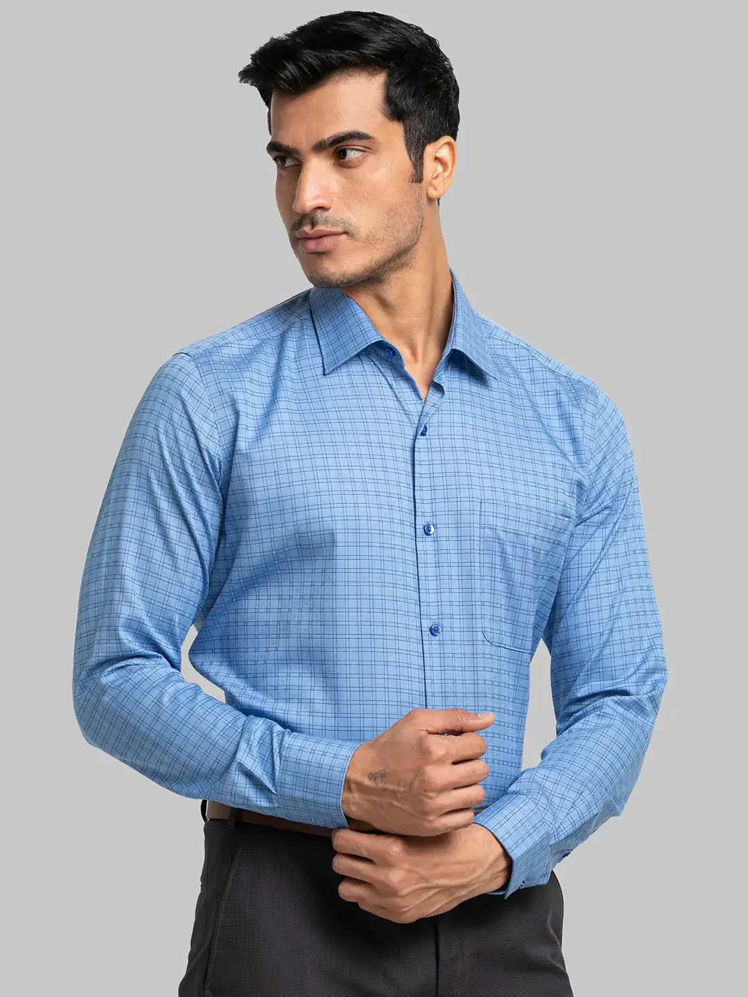 Men Blue Contemporary Fit Checks Cotton Cut Collar Shirts - Image 2