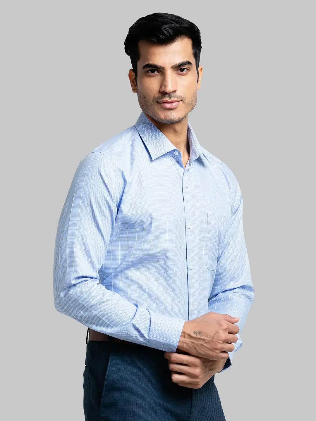 Men Blue Contemporary Fit Checks Cotton Cut Collar Shirts - Image 2