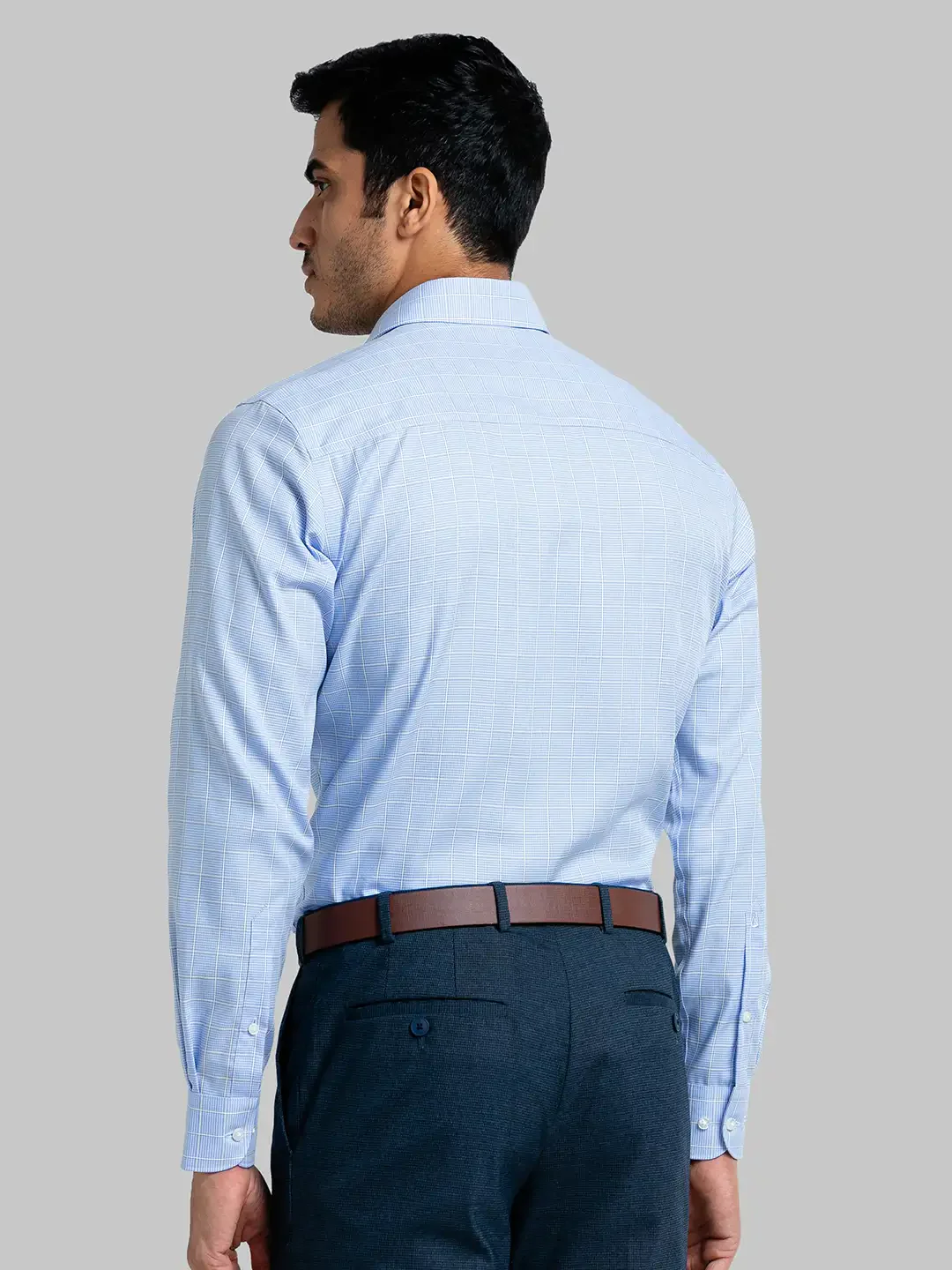 Men Blue Contemporary Fit Checks Cotton Cut Collar Shirts - Image 4
