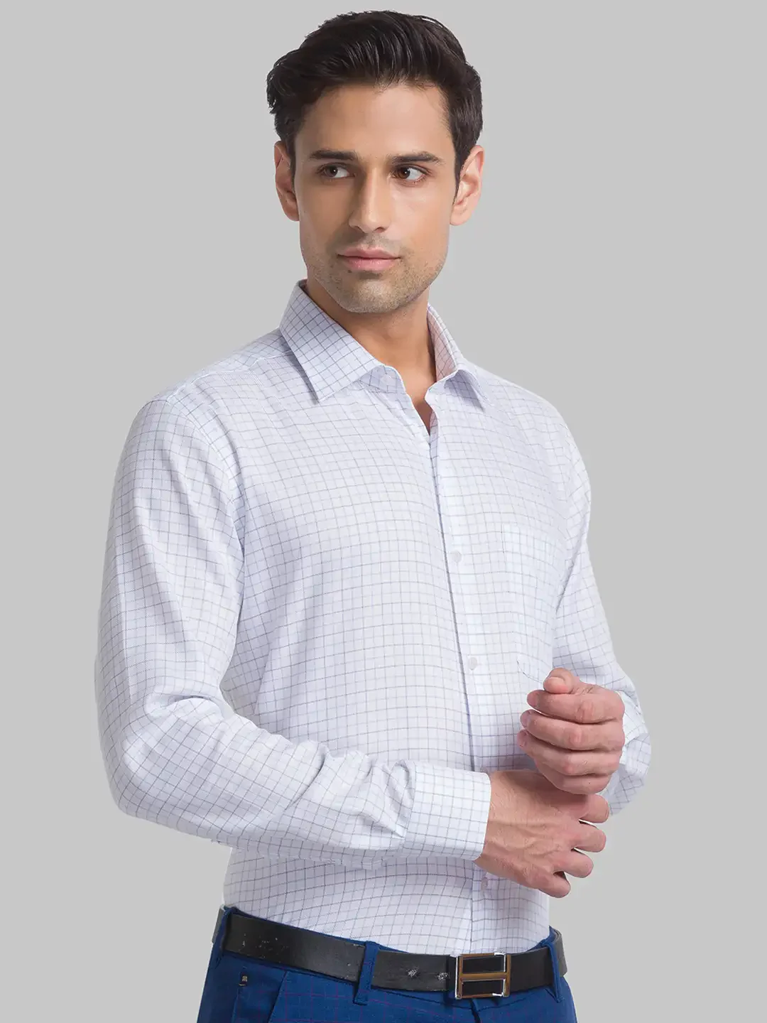Men Blue Contemporary Fit Checks Cotton Cut Collar Shirts - Image 2
