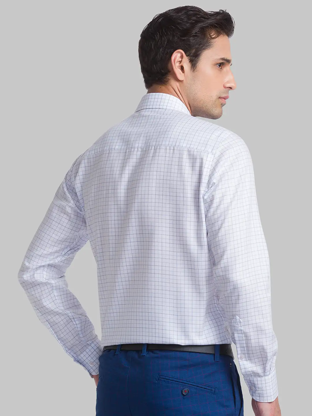 Men Blue Contemporary Fit Checks Cotton Cut Collar Shirts - Image 3