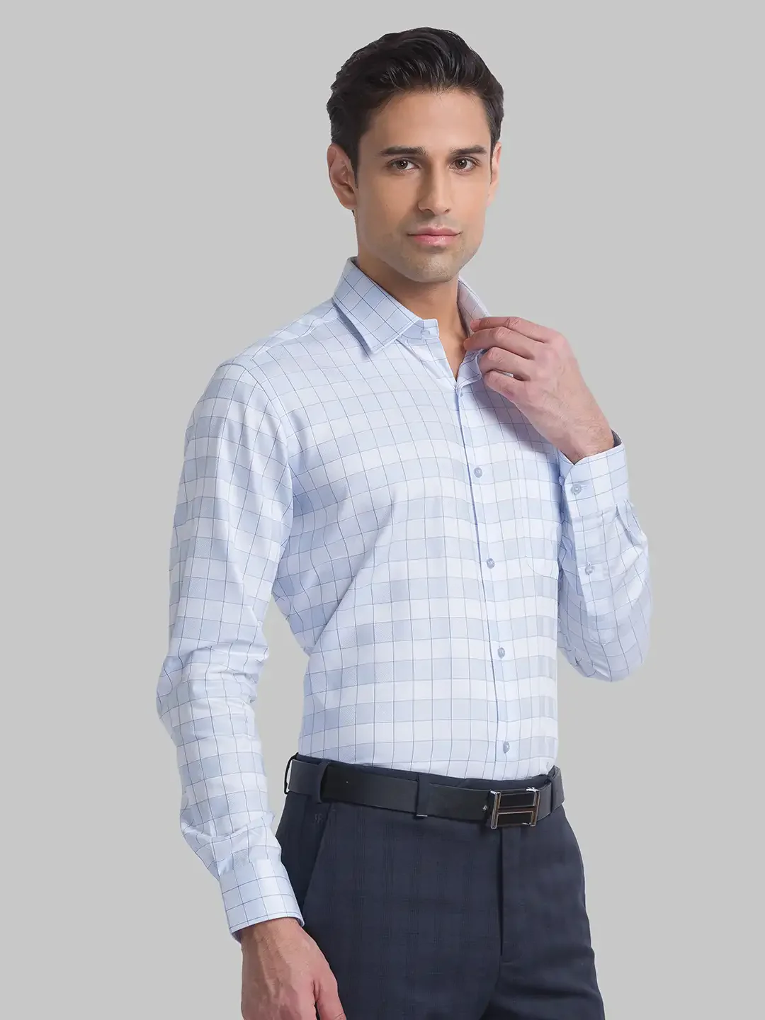 Men Blue Contemporary Fit Checks Cotton Cutaway Collar Shirts - Image 2