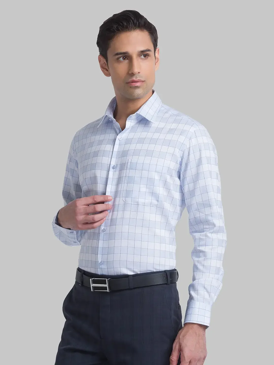 Men Blue Contemporary Fit Checks Cotton Cutaway Collar Shirts - Image 3