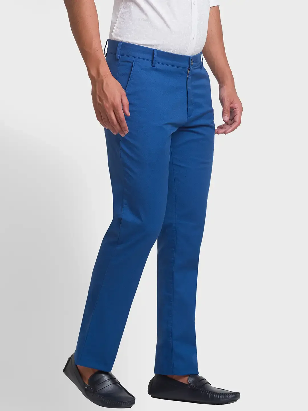 Men Blue Contemporary Fit Print Cotton Blend Trouser - Image 2