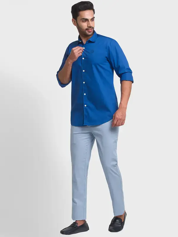 Men Blue Contemporary Fit Print Cotton Blend Trouser - Image 5