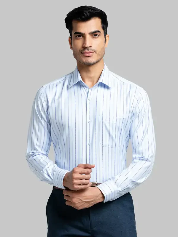 Men Blue Contemporary Fit Stripe Cotton Cutaway Collar Shirts