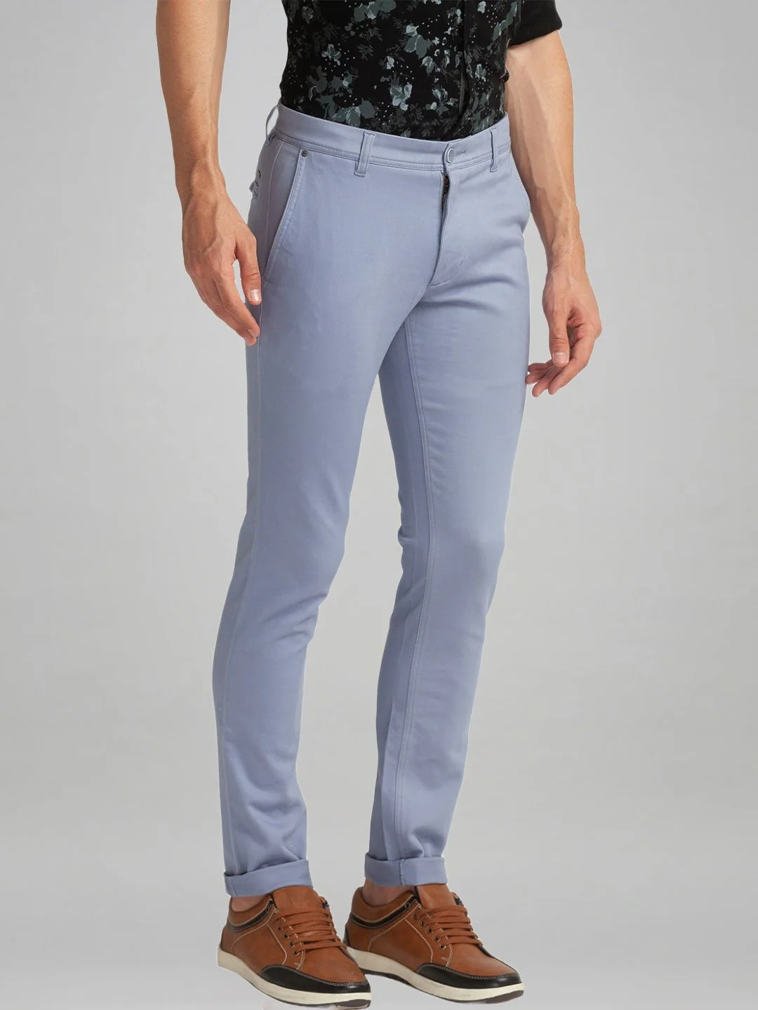 Men Blue Low Rise Tapered Fit Piece Dyed Cotton Blend Trouser - Image 5