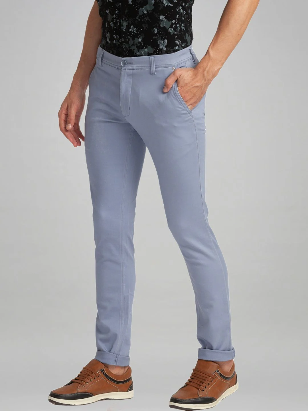 Men Blue Low Rise Tapered Fit Piece Dyed Cotton Blend Trouser - Image 6