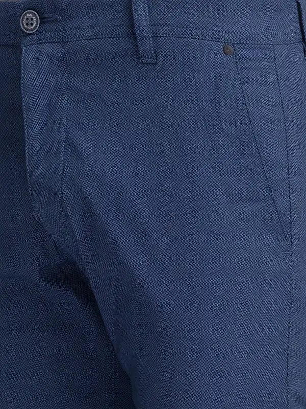 Men Blue Low Rise Tapered Fit Print Cotton Blend Trouser - Image 6
