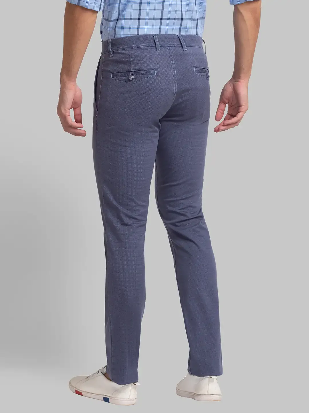 Men Blue Low Rise Tapered Fit Print Cotton Blend Trouser - Image 4