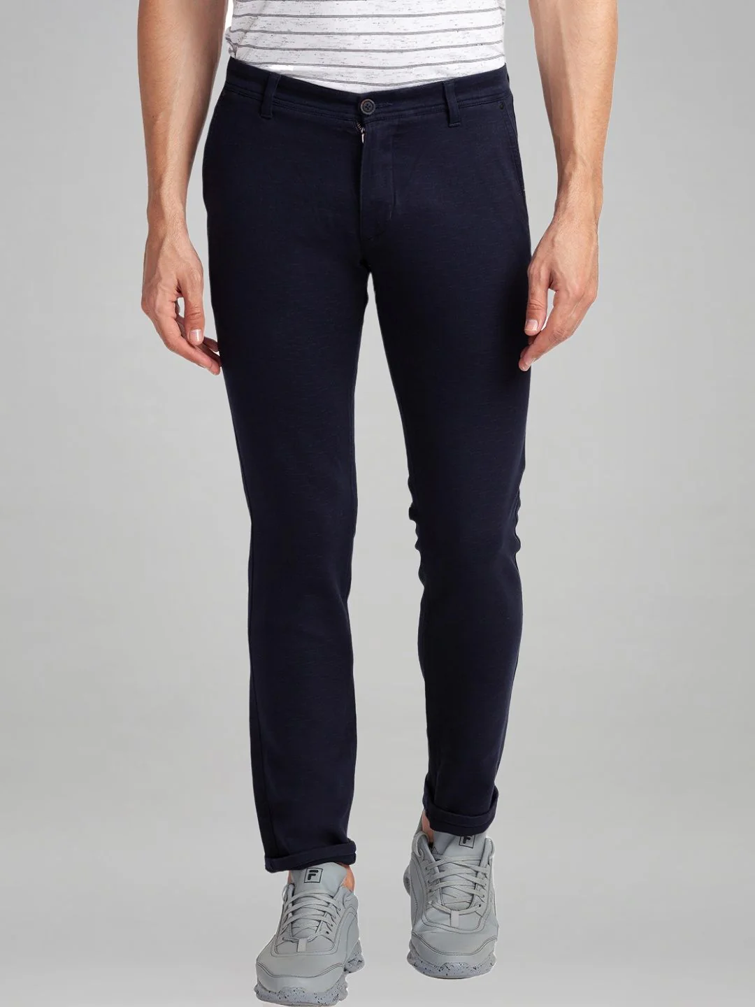 Men Blue Low Rise Tapered Fit Yarn Dyed Cotton Blend Trouser - Image 4