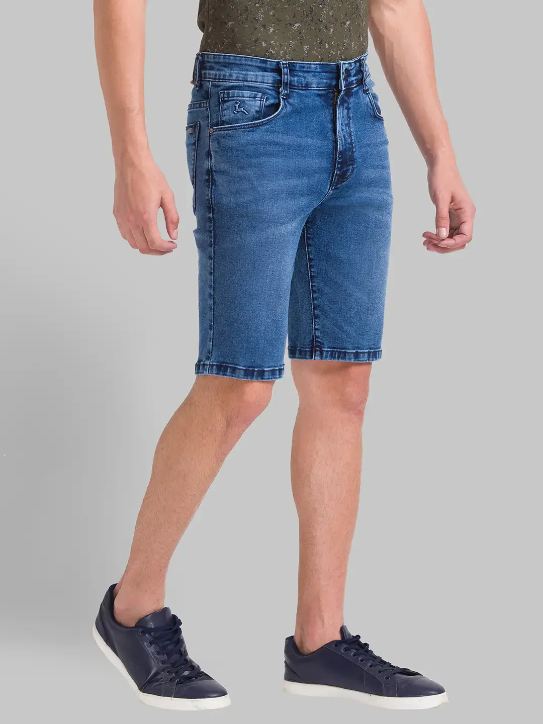 Men Blue Resort Fit Plain Cotton Blend Shorts - Image 2