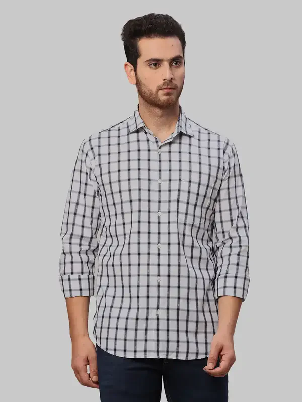 Men Blue Slim Fit Checks Cotton Cut Away Collar Shirts
