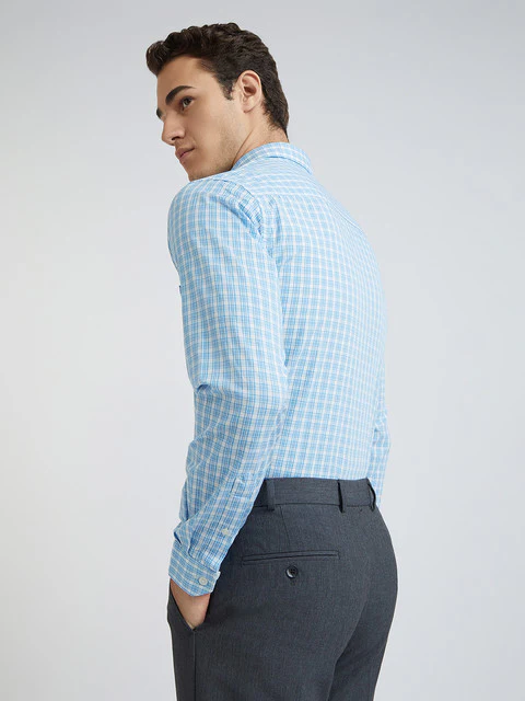 Men Blue Slim Fit Checks Cotton Cut Away Collar Shirts - Image 4