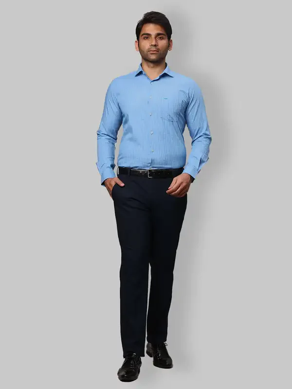 Men Blue Slim Fit Checks Cotton Cut Away Collar Shirts - Image 5