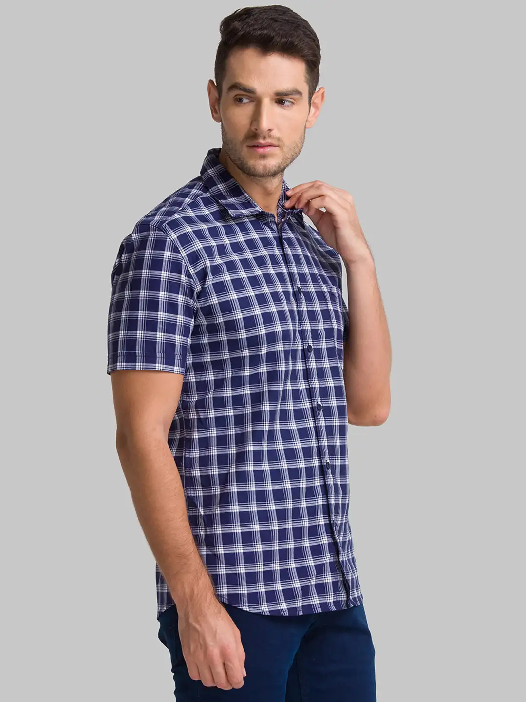 Men Blue Slim Fit Checks Cotton Half Sleeve Shirts - Image 2