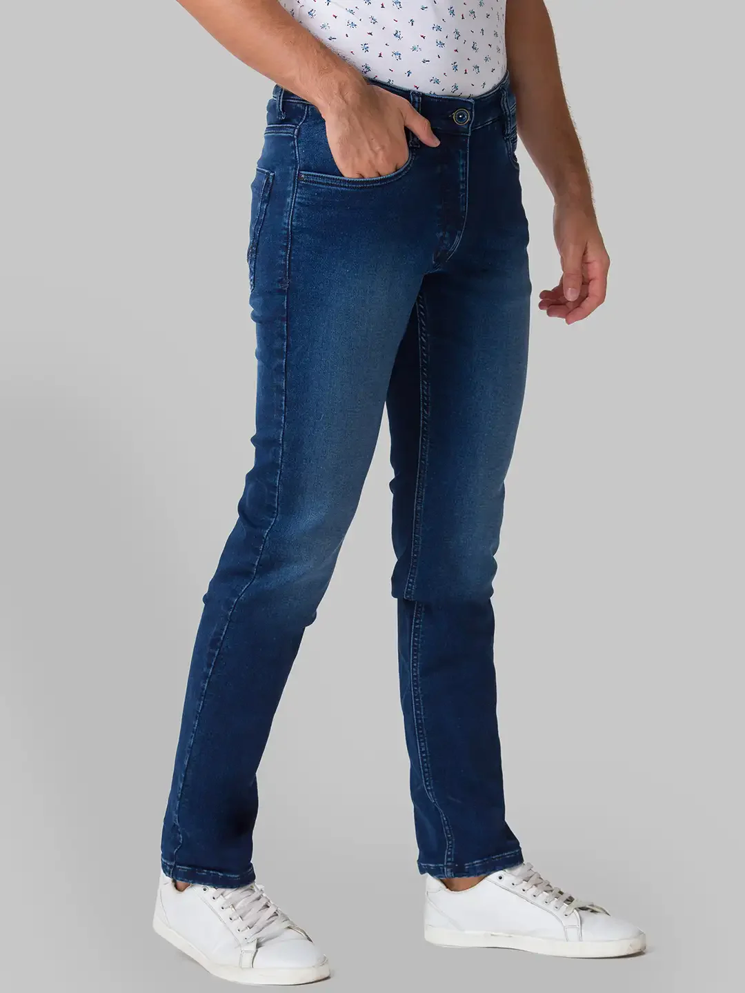 Men Blue Slim Fit Knitted Cotton Blend Jeans - Image 2