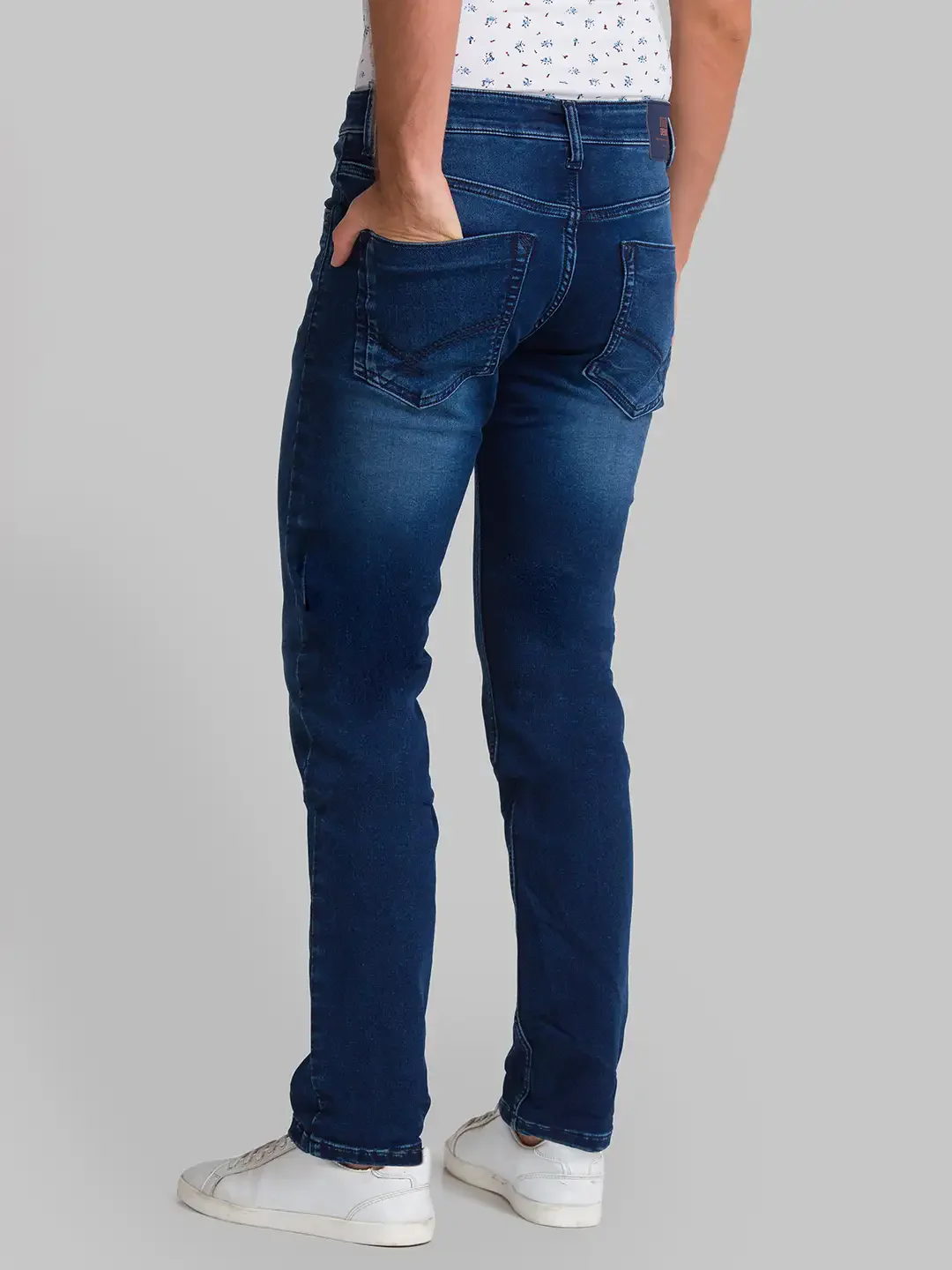 Men Blue Slim Fit Knitted Cotton Blend Jeans - Image 4