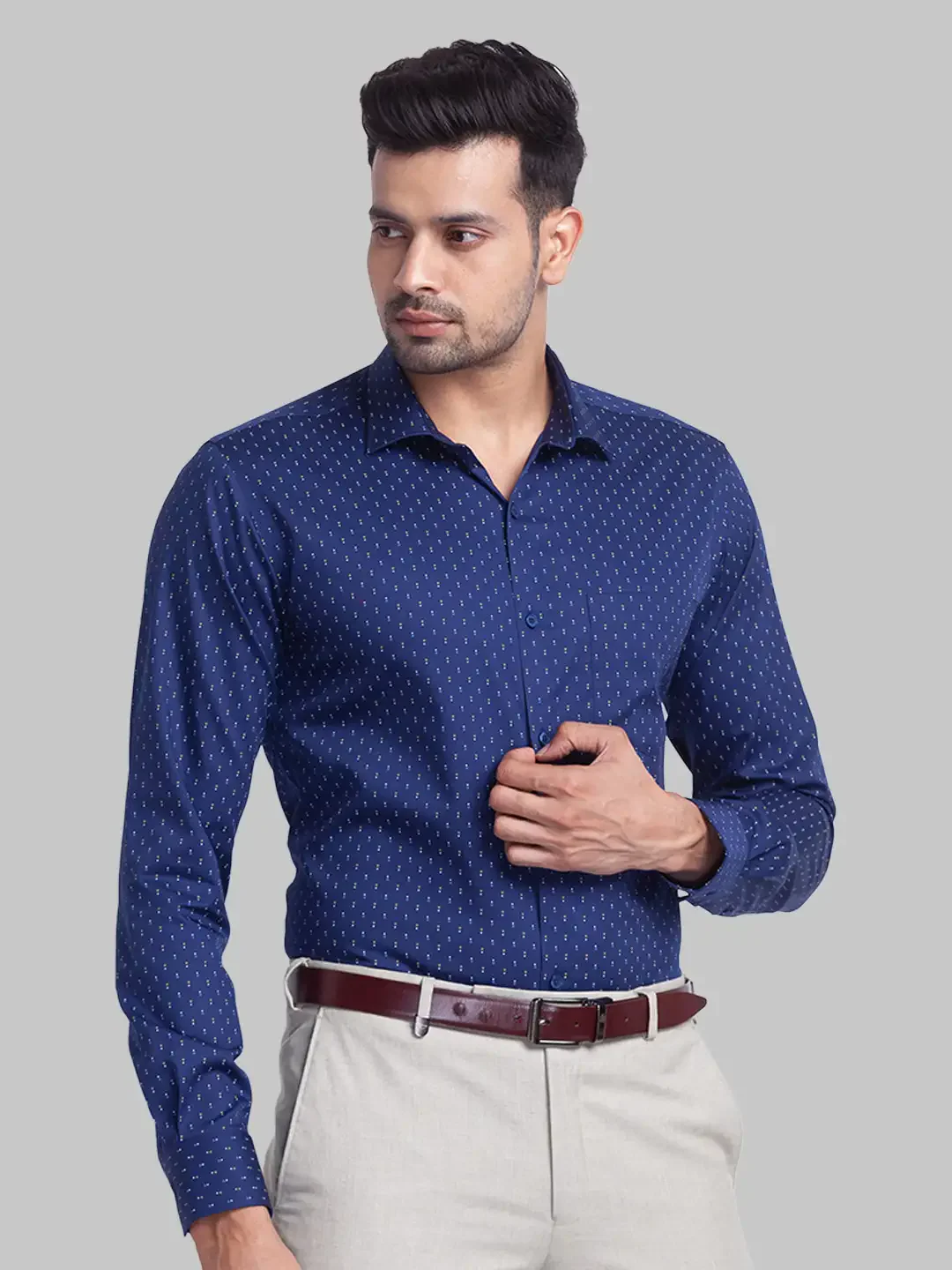 Men Blue Slim Fit Print Cotton Cut Away Collar Shirts - Image 2