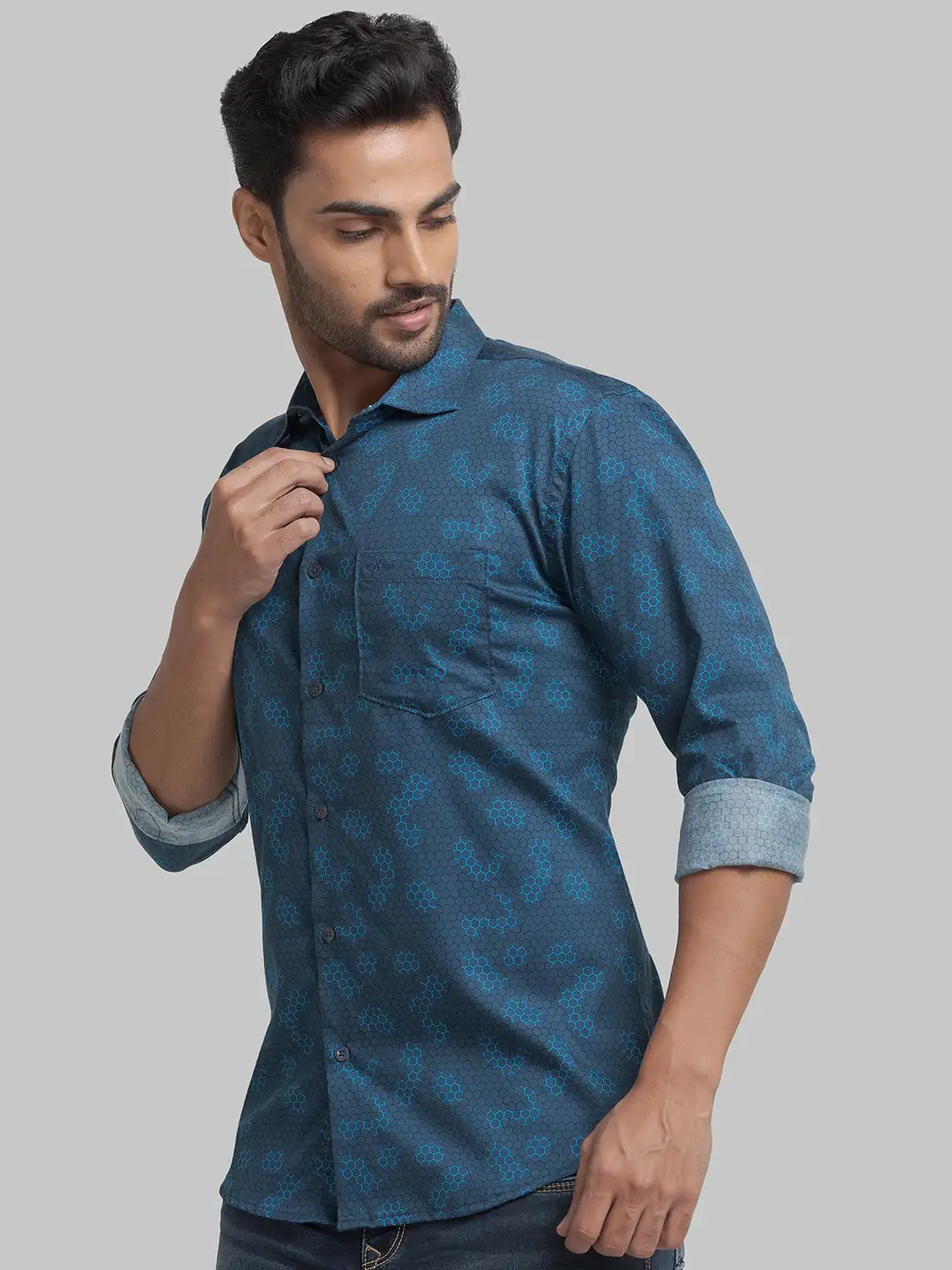 Men Blue Slim Fit Print Cotton Cut Away Collar Shirts - Image 3