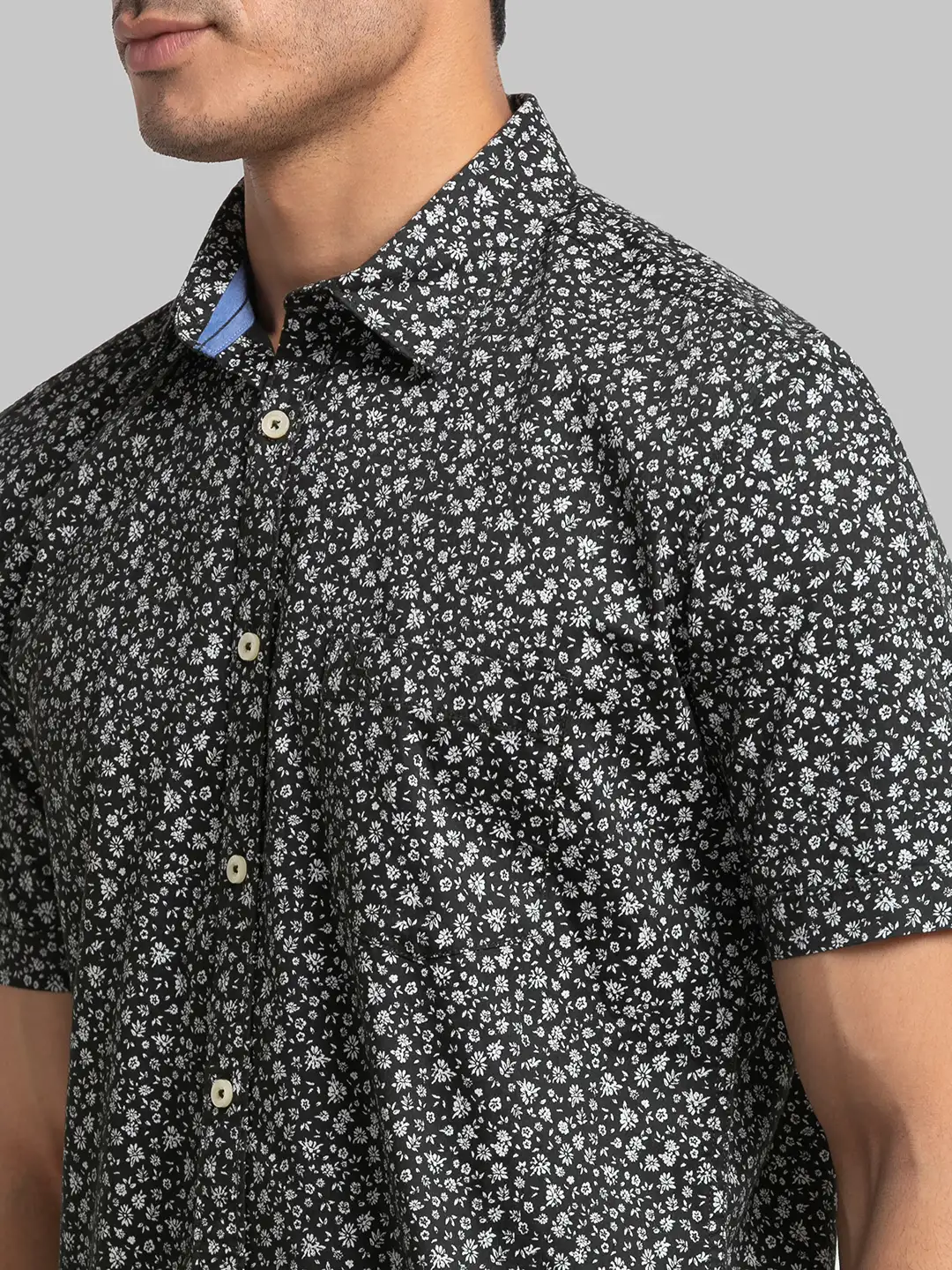 Men Blue Slim Fit Print Cotton Half Sleeve Shirts - Image 6
