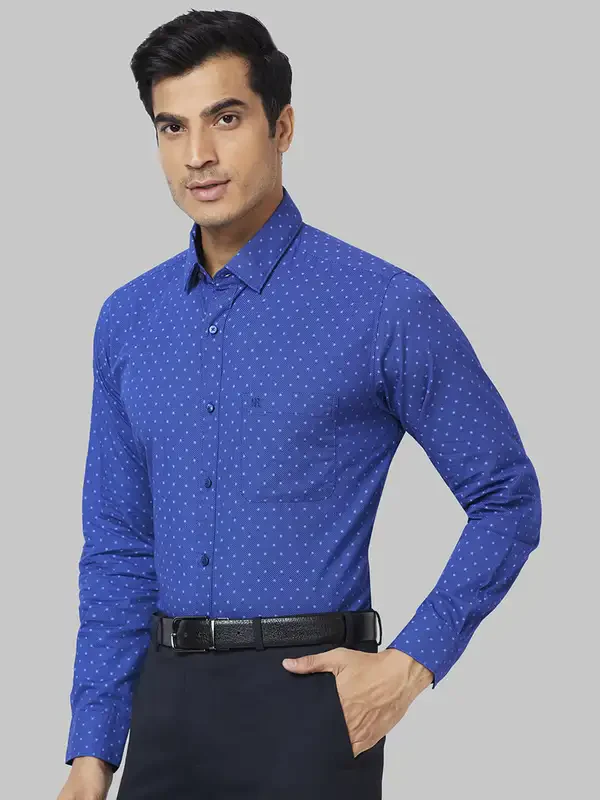Men Blue Slim Fit Print Cotton Shirts - Image 3