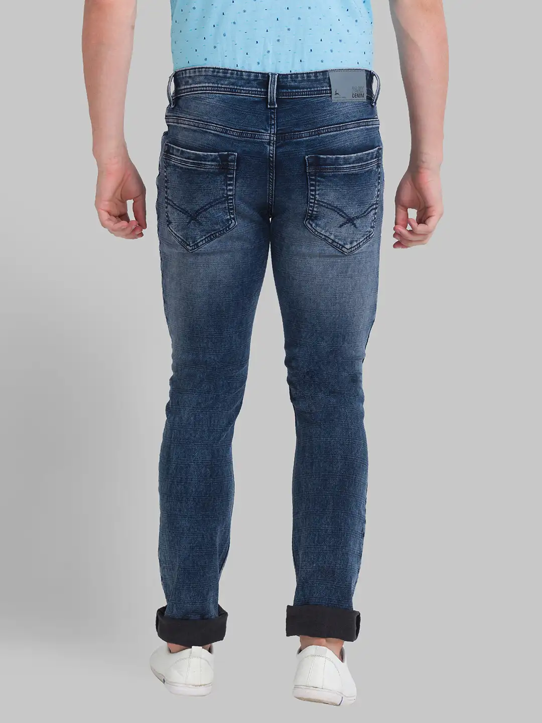 Men Blue Slim Tapered Fit Dobby Cotton Blend Jeans - Image 4