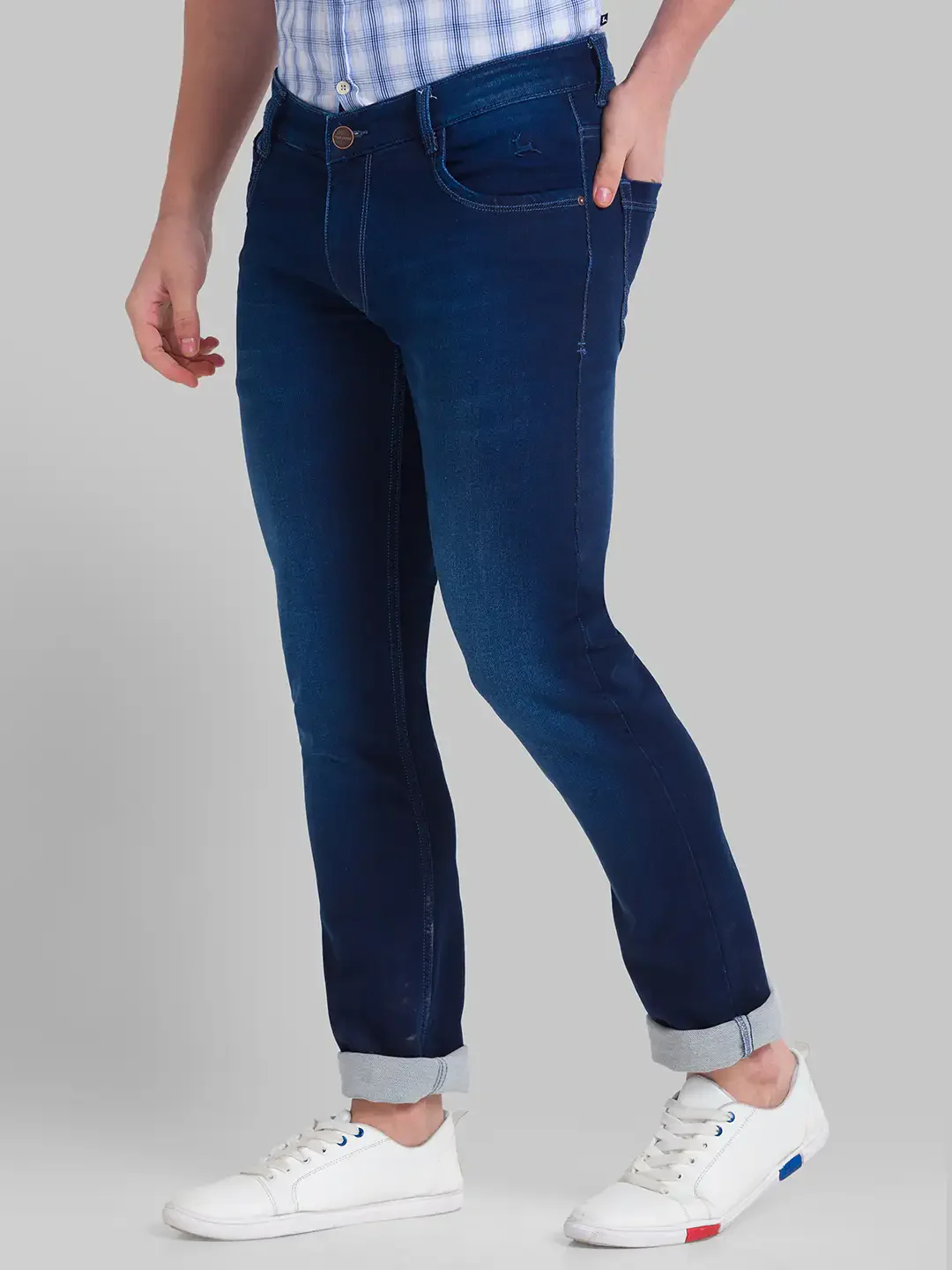 Men Blue Slim Tapered Fit Dobby Cotton Blend Jeans - Image 3
