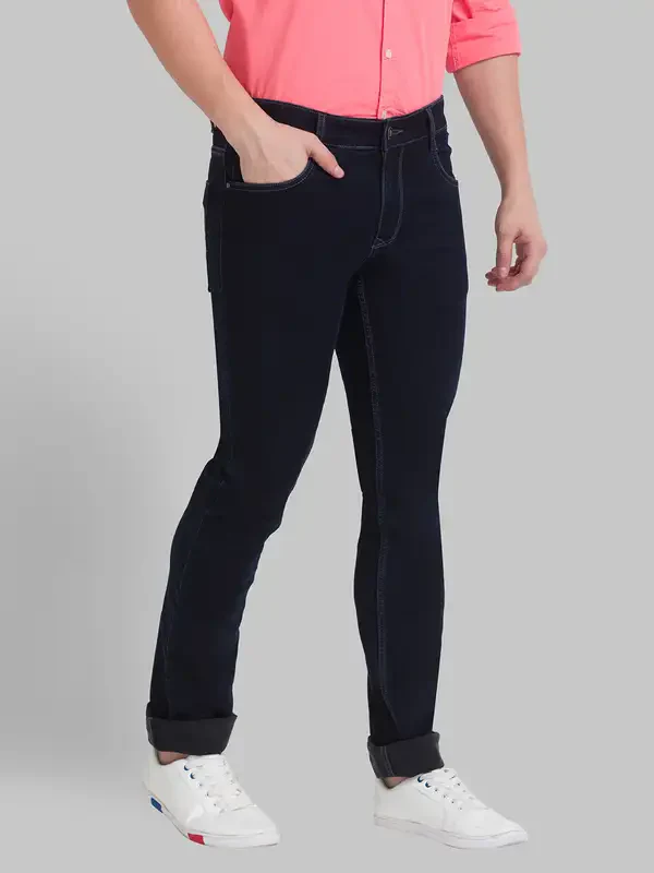 Men Blue Slim Tapered Fit Dobby Cotton Blend Jeans - Image 2