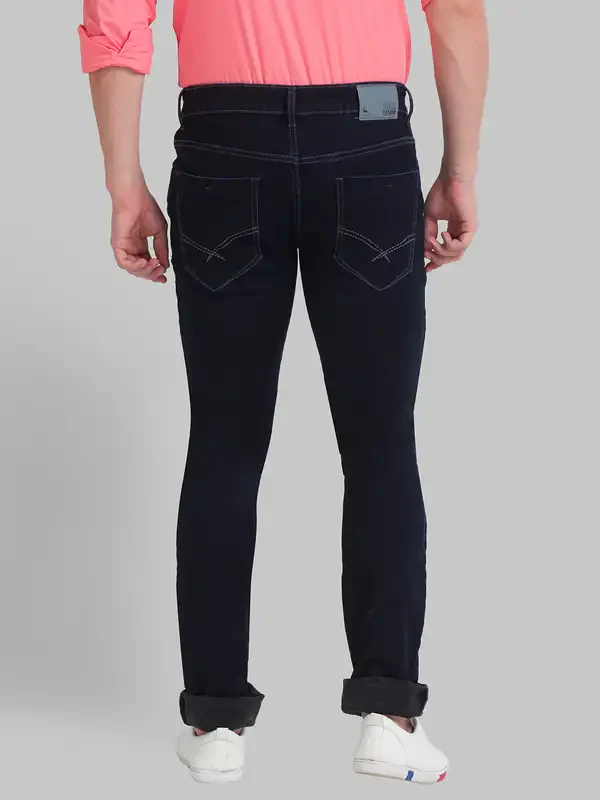 Men Blue Slim Tapered Fit Dobby Cotton Blend Jeans - Image 4