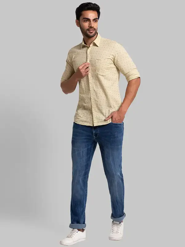 Men Blue Slim Tapered Fit Jacquard Cotton Blend Jeans - Image 5