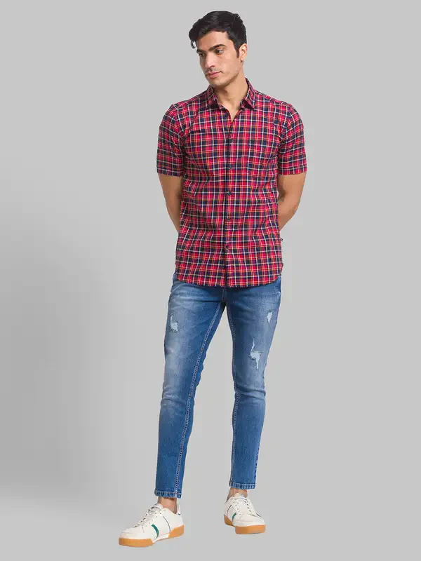 Men Blue Slim Tapered Fit Jacquard Cotton Blend Jeans - Image 5