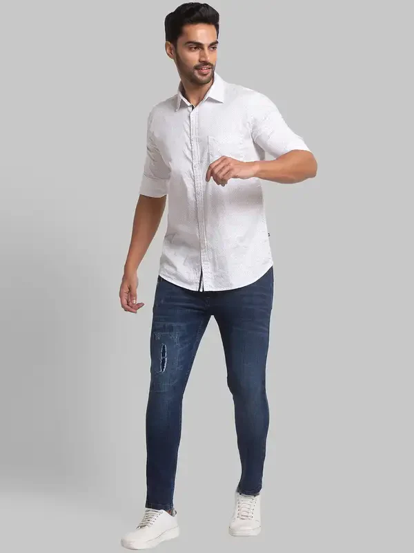 Men Blue Slim Tapered Fit Jacquard Cotton Blend Jeans - Image 5