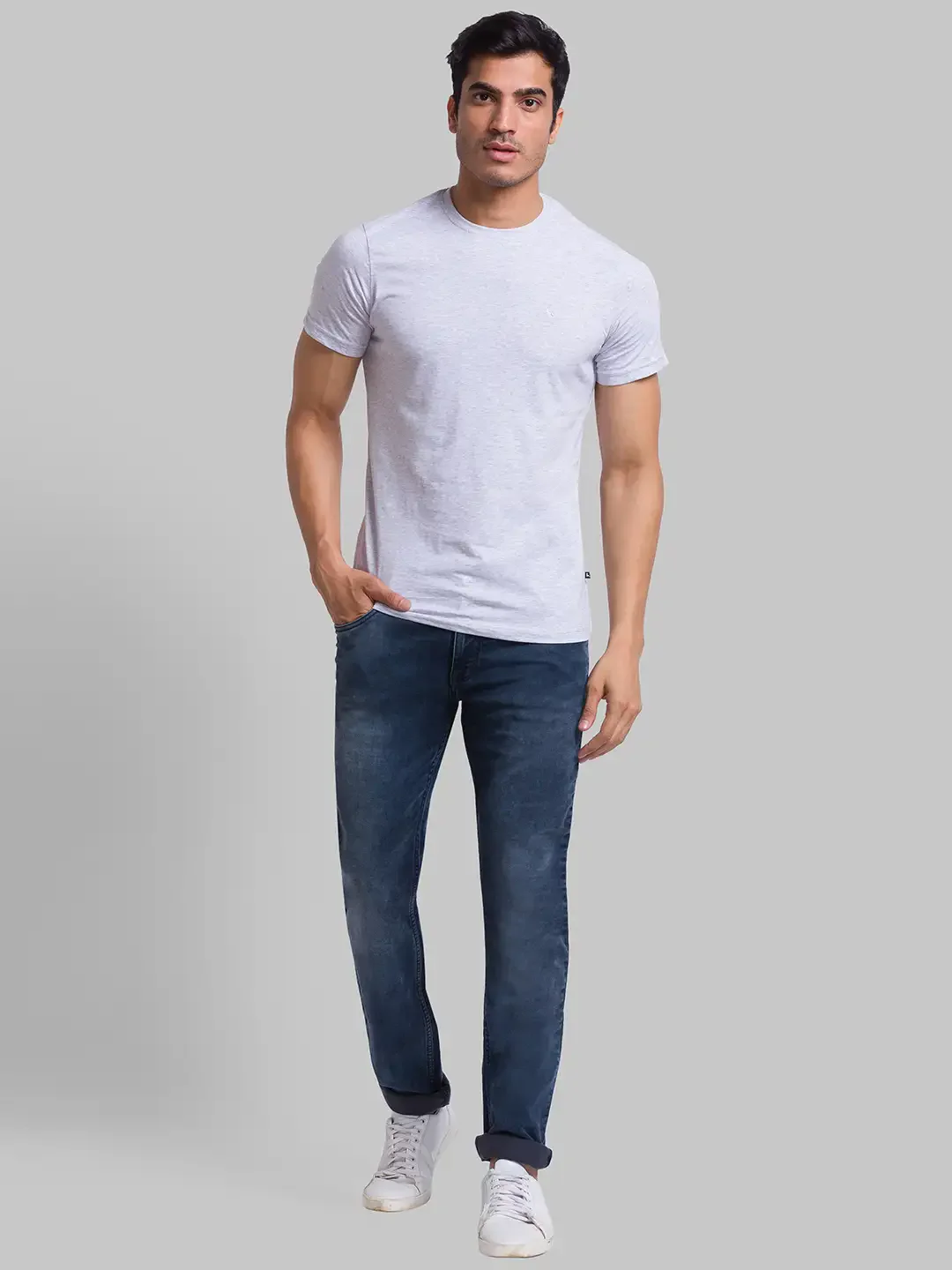 Men Blue Slim Tapered Fit Jacquard Cotton Blend Jeans - Image 5
