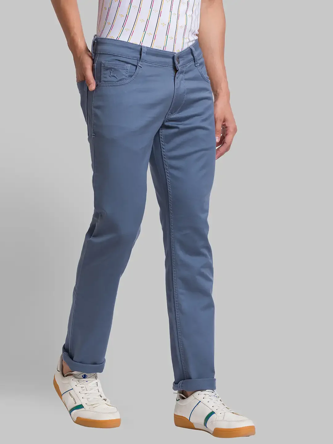 Men Blue Slim Tapered Fit Jacquard Cotton Blend Jeans - Image 2