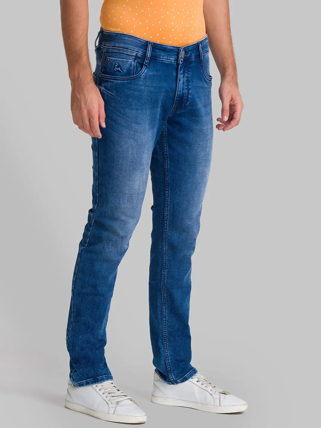 Men Blue Slim Tapered Fit Knitted Cotton Blend Jeans - Image 2