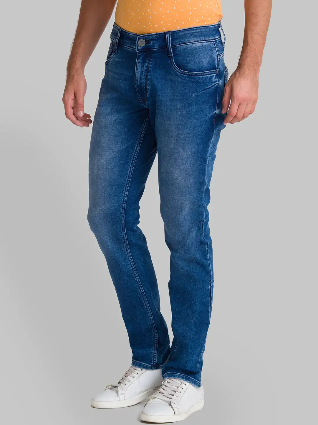 Men Blue Slim Tapered Fit Knitted Cotton Blend Jeans - Image 3