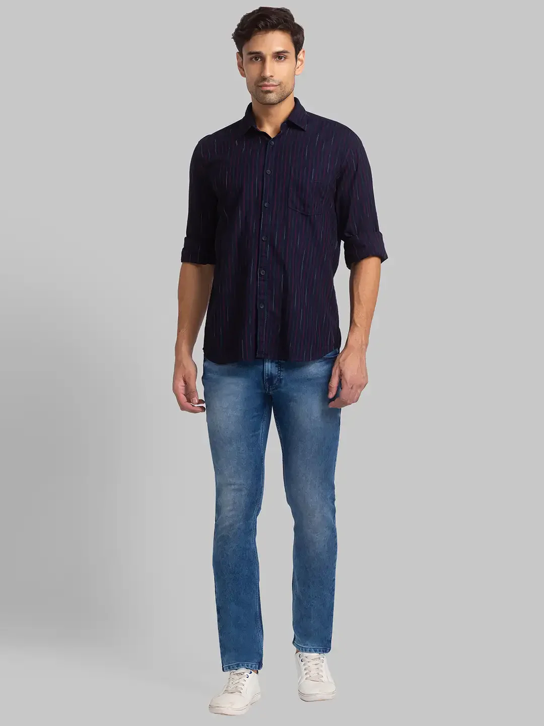 Men Blue Slim Tapered Fit Plain Cotton Blend Jeans - Image 5