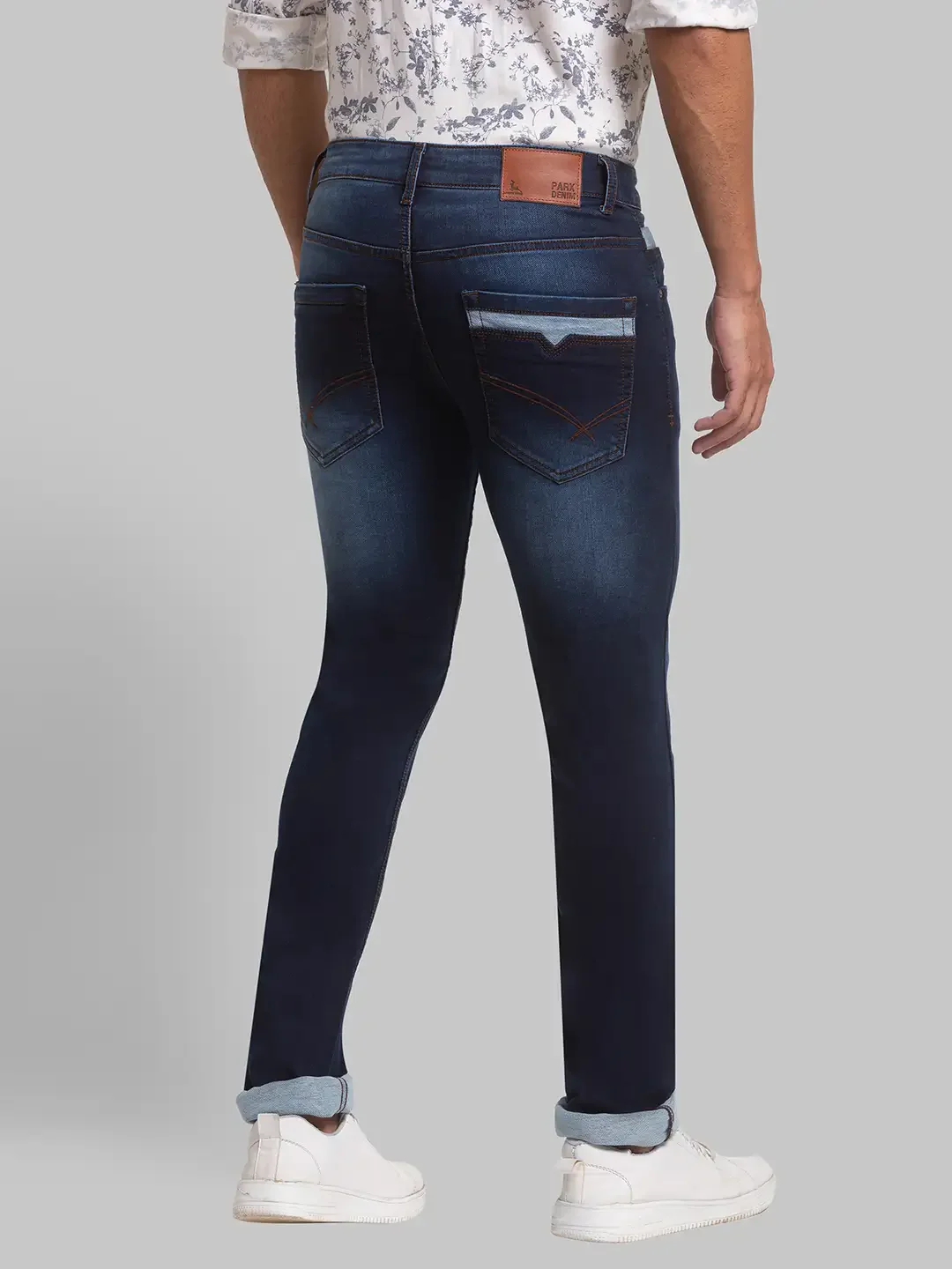 Men Blue Slim Tapered Fit Plain Cotton Blend Jeans - Image 4
